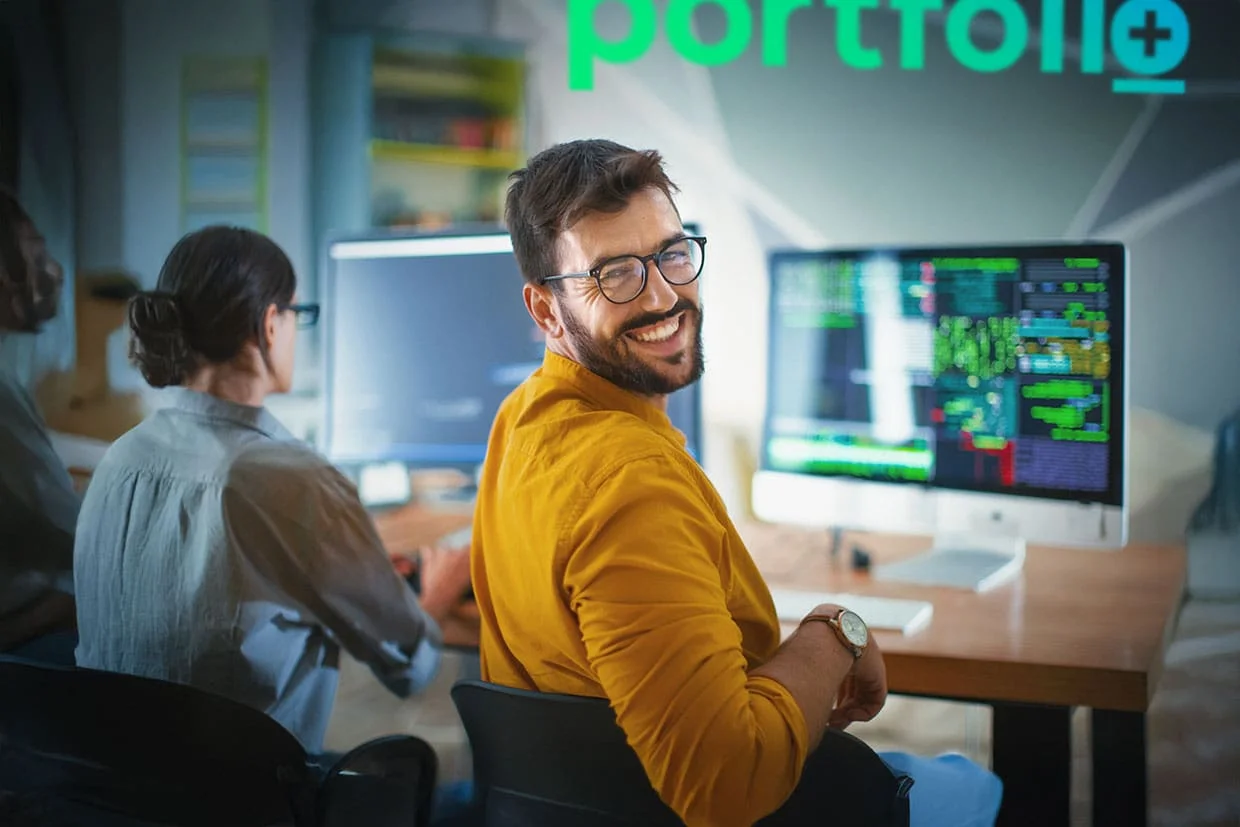 Manages IT desk with employee smiling